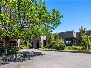 4 Bed House in High Riding Country Estate