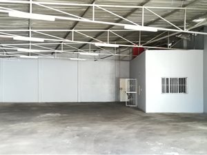 359 m² Industrial space in Denver