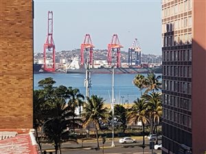 2 Bed Flat in Albert Park