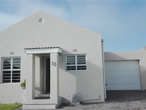 3 Bed Townhouse in Olifantskop