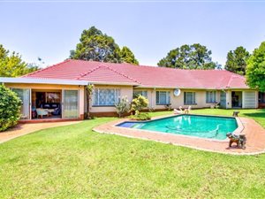 4 Bed House in Van Riebeeck Park