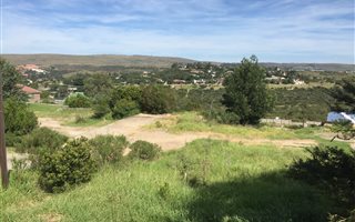 675 m² Land available in Cradock