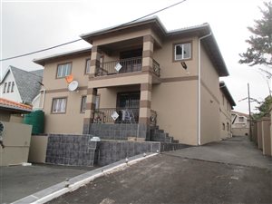 10 Bed House in Umhlatuzana