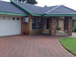 3 Bed House in Golf Park