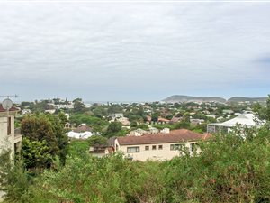 1175 m² Land available in Lower Robberg