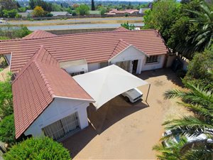 5 Bed House in Brackendowns