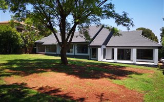 4 Bedroom House in Kloofendal