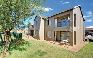 1 Bedroom Townhouse in Willowbrook
