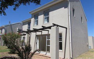 3 Bedroom Duplex in Milnerton Central