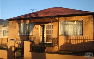4 Bedroom House in Bezuidenhout Valley