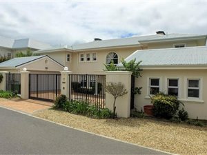 4 Bed House in Silvertree Estate