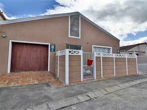 3 Bed House in Pelikan Park