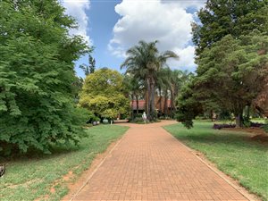 2.4 ha Farm in Kameeldrift West