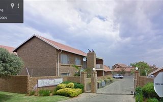 2 Bedroom Simplex in Pierre van Ryneveld