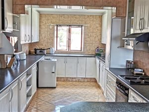 3 Bed Apartment in Helderkruin