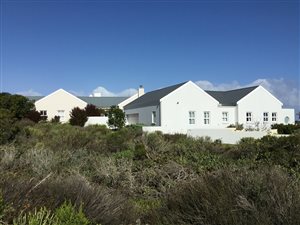 1 Bed House in Grotto Bay