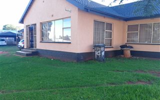 4 Bedroom House in Dan Pienaarville
