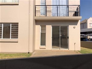 2 Bed Apartment in Klippoortje