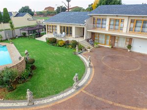4 Bed House in Edenglen