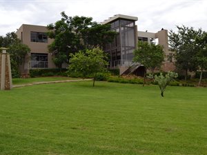 6 Bed House in Poortview