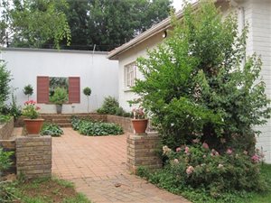 1 Bed Garden Cottage in Emmarentia