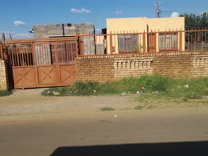 2 Bed House in Etwatwa