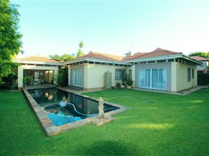 4 Bed House in Silver Lakes Golf Estate