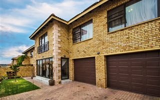 4 Bedroom Townhouse in Honeydew Manor