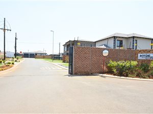 310 m² Land available in Clayville