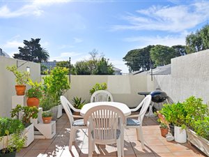2 Bed Townhouse in Harfield Village