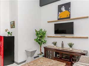 1 Bed Apartment in City and Suburban