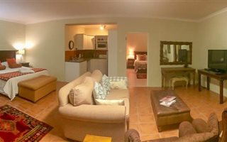 1 Bedroom Garden Cottage in Dennegeur