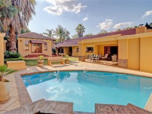 6 Bed House in Waterkloof Glen