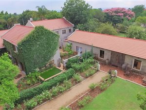 7 Bed House in Shere