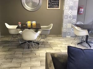 121 m² Commercial space in Lynnwood Manor