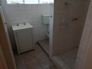 1 Bed Garden Cottage in Kempton Park Central