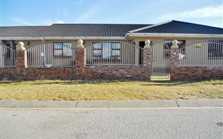 4 Bedroom House in Malabar