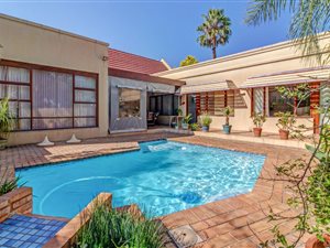 3 Bed House in Cedar Lakes