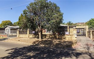 4 Bedroom House in Claremont