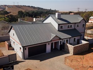 3 Bed House in Rietvlei Heights Country Estate