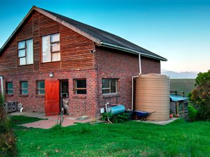 10.4 ha Farm in The Crags