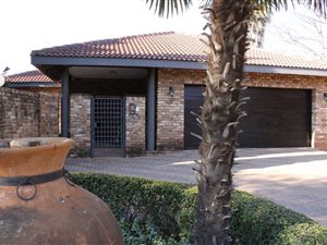 3 Bed House in Mooivallei Park