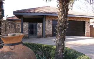 3 Bedroom House in Mooivallei Park