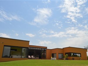 6 Bed House in Lochvaal