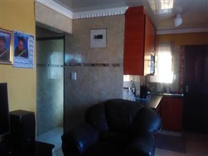 2 Bed House in Etwatwa