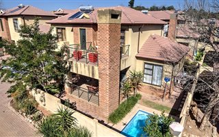 3 Bedroom House in Ruimsig Country Estate