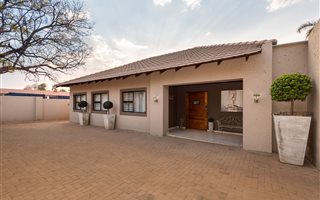 6 Bedroom House in Menlo Park