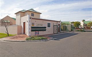 2 Bedroom Townhouse in Noordhoek