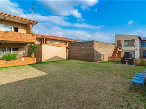 2 Bed Flat in Florida Lake