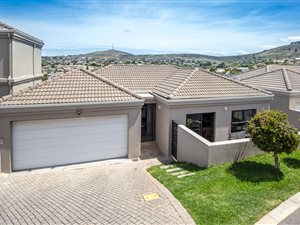 3 Bed Townhouse in Van Riebeeckshof